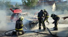 YANAN OTOMOBİL KULLANILMAZ HALE GELDİ