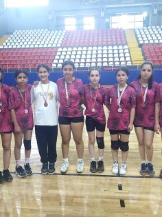 HENTBOLCÜLERE ANI MADALYALARI VERİLDİ