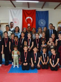 CİMNASTİK YARIŞMALARINDA ANI MADALYASI DAĞITILDI