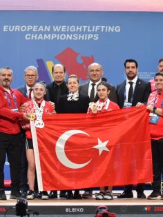 MİLLİ HALTERCİLER KÜRSÜDE