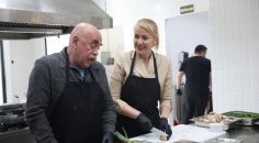 ÜNLÜ YÖNETMEN BAŞKAN DOĞAN İLE YEMEK YAPTI