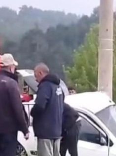 ACIPAYAM’DA OTOMOBİL DİREĞE ÇARPTI: 2 ÖLÜ, 1 YARALI