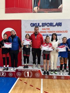 DENİZLİLİ HALTERCİ HAYRUNNİSA KARACA TÜRKİYE ŞAMPİYONU