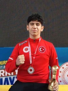 MUAY-THAİ’DE DENİZLİLİ SPORCU TÜRKİYE ŞAMPİYONU