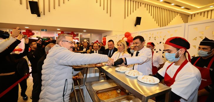 BİR YIL, YÜZLERCE DOKUNUŞ