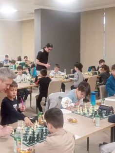 KÜÇÜK ELLER BÜYÜK HAMLELER