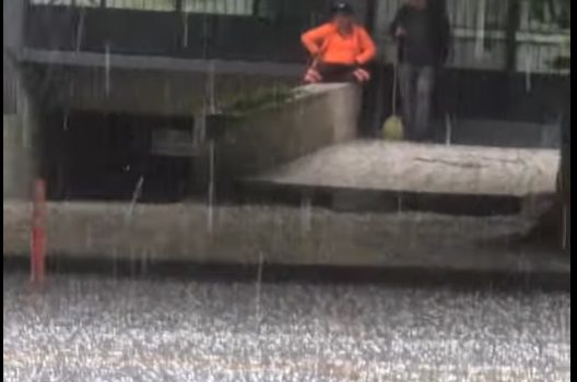 DENİZLİ’DE DOLU YAĞIŞI ZOR ANLAR YAŞATTI