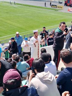 MAÇ ÖNCESİ İMAM EŞLİĞİNDE DUA SOSYAL MEDYAYI SALLADI