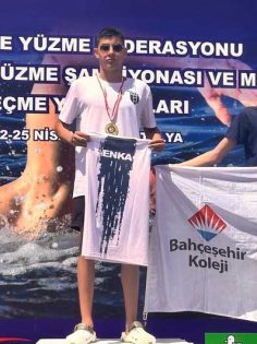 YÜZME’NİN PRENSİ İBRAHİM BURHAN YİNE ZİRVEDE