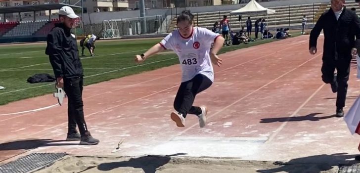 UZUN ATLAMADA ARZU’DAN ALKIŞLANACAK DERECE