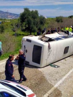 İŞÇİ SERVİSİ KAZA YAPTI: 7 YARALI