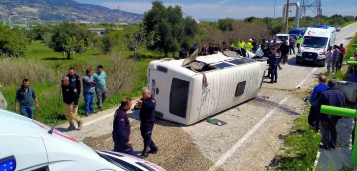 İŞÇİ SERVİSİ KAZA YAPTI: 7 YARALI