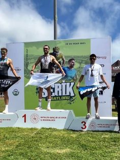 DENİZLİLİ TRİATLETLER ANTALYA’DAN MADALYALARLA DÖNDÜ