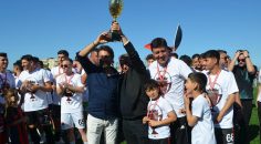 DENİZLİ İDMAN YURDU ŞAMPİYONLUK KUPASINI KALDIRDI