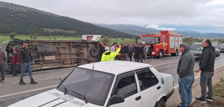 İŞÇİ SERVİSİ KAZA YAPTI: 13 YARALI