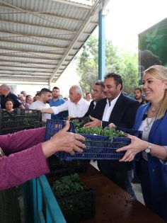 MERKEZEFENDİ BELEDİYESİ’NDEN ÜRETİCİLERE FİDE DESTEĞİ