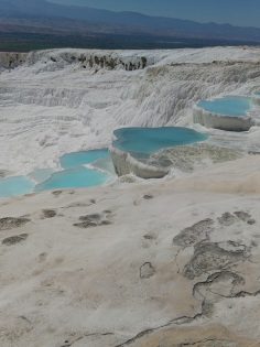 PAMUKKALE VE HİERAPOLİS’İN BİNLERCE GECE ZİYARETÇİSİ OLDU