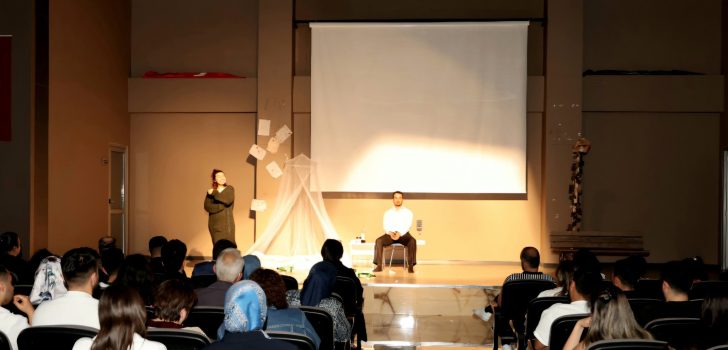 TAVAS’TA ‘KIRIK KALP SENDROMU’ İZLEYİCİYLE BULUŞTU