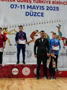 DENİZLİLİ GÜREŞÇİLER YİNE ZİRVEDE