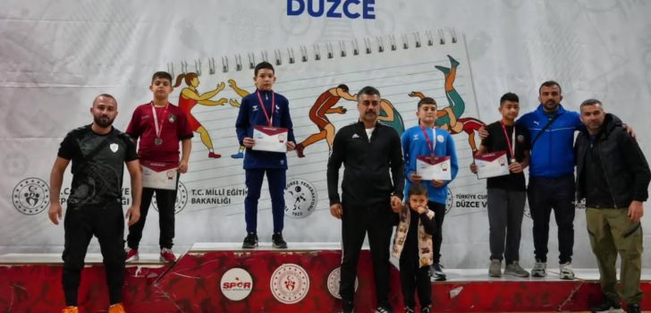 DENİZLİLİ GÜREŞÇİLER YİNE ZİRVEDE