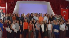 SAĞLIKÇILARA EĞİTİM SONUNDA BELGELERİ VERİLDİ