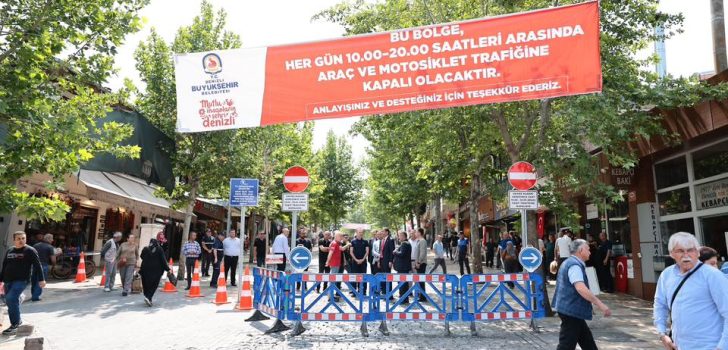 BAYRAMYERİ MEYDANI 1 AY ARAÇ TRAFİĞİNE KAPATILDI