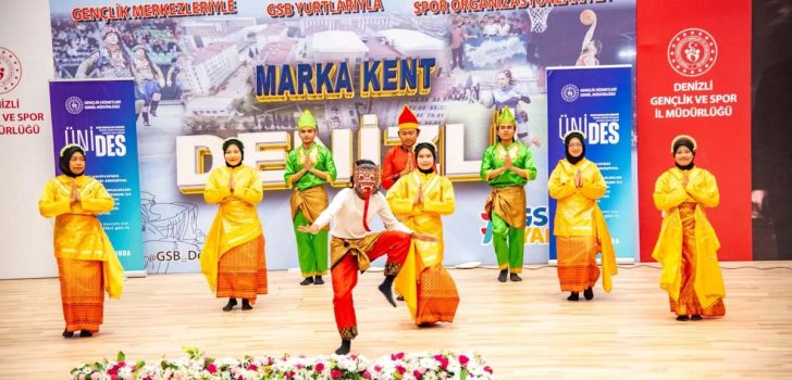 RENKLİ ATMOSFER OLUŞTU