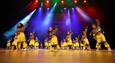 ÇOCUKLARDAN MUHTEŞEM YILSONU GÖSTERİSİ
