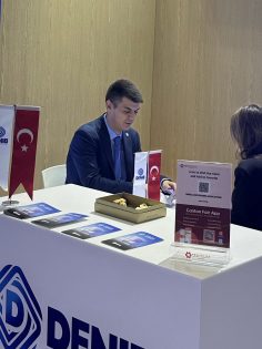 DENİZLİ, FUARDA EV TİKSTİLİ ÜRÜNLERİNİ SERGİLİYOR