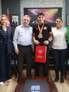 ŞAMPİYON YÜZÜCÜNÜN HEDEFİ AVRUPA