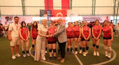 DERECEYE GİREN GENÇ SPORCULARA ÖDÜLLERİ VERİLDİ