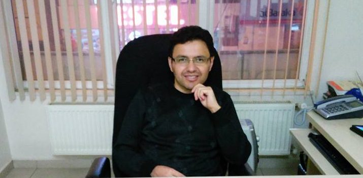 TRAKTÖRÜN DEVRİLMESİ SONUCU HAYATINI KAYBETTİ