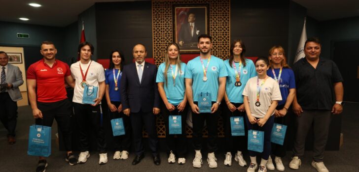 SPORDA VE SANATTA BAŞARILI OLAN ÖĞRENCİLERE ÖDÜL