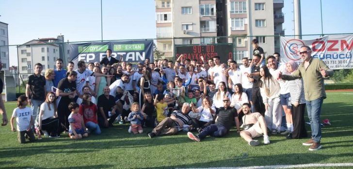 AKKONAKSPOR ŞAMPİYONLUK KUPASINI COŞKUYLA KALDIRDI