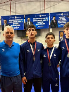 DENİZLİLİ GÜREŞÇİLER YENİDEN ZİRVEDE