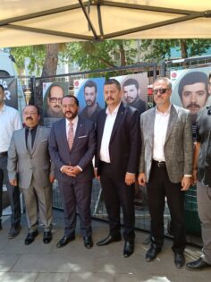 “ONLAR TOPRAĞA DÜŞTÜLER, BİZ İSE DAVALARINI OMUZLADIK”