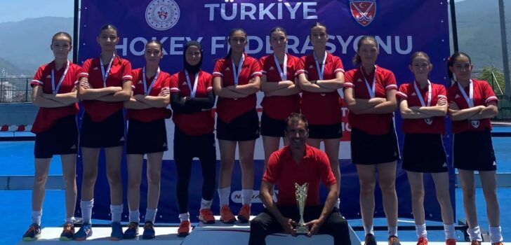 DENİZLİLİ HOKEYCİLERDEN TÜRKİYE İKİNCİLİĞİ