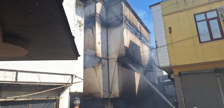 KALEİÇİ YANGININDA 6 İŞYERİ KÜL OLDU