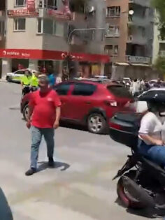 OTOMOBİL İLE MOTOSİKLET ÇARPIŞTI: 1 YARALI