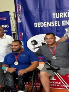 DENİZLİLİ HALTERCİLER ŞAMPİYONLUĞU KALDIRDI