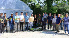 İLÇEDE VATANDAŞLARA FİDE DAĞITILDI
