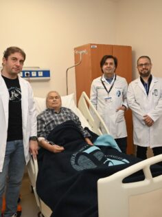 PROSTAT KANSERİ HASTASINA İLK KEZ ALFA TEDAVİSİ UYGULANDI