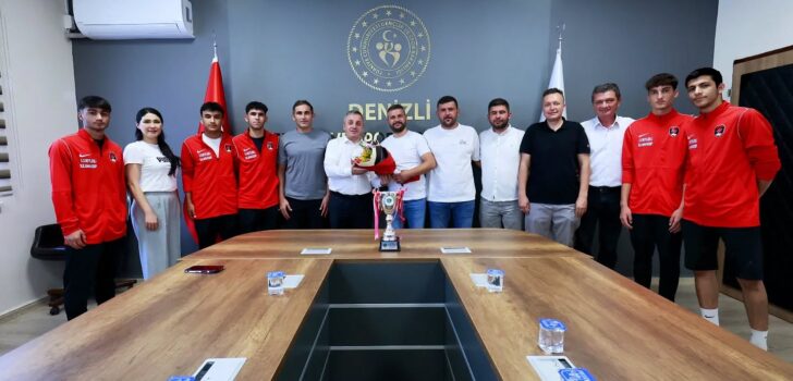 DENİZLİ U-17 LİGİ ŞAMPİYONU İDMANYURDU’NDAN ERDOĞAN’A ZİYARET