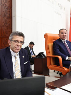 YASİN ÖZTÜRK YENİDEN TBMM DİVAN KATİP ÜYESİ SEÇİLDİ