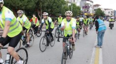 BİSİKLET TUTKUNLARI YEŞİLAY İÇİN PEDALLARI ÇEVİRDİ