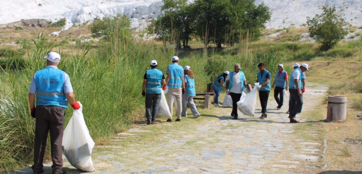 DENETİMLİ YÜKÜMLÜLER, PAMUKKALE’Yİ TEMİZLEDİ