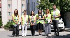 SARI MELEKLER 5 MAHALLEDE, 5 BİN HANENİN KAPISINI ÇALDI