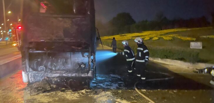 YOLCU OTOBÜSÜ YANDI