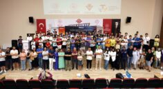 GELECEĞİN MUCİTLERİ SAHNEDEYDİ