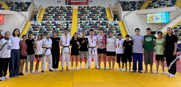 JUDO YARI FİNALLERİNDE DENİZLİ’DEN ÇİFTE ŞAMPİYONLUK